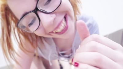 Сочной бабе обкончали очки липкой спермой онлайн