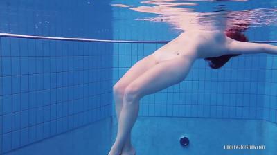 Порно скрытая камера в бассейне